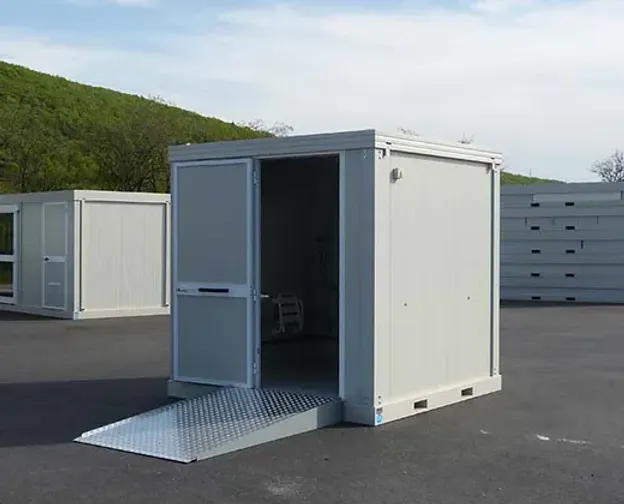Bloc sanitaire PMR avec WC, douche et lavabo